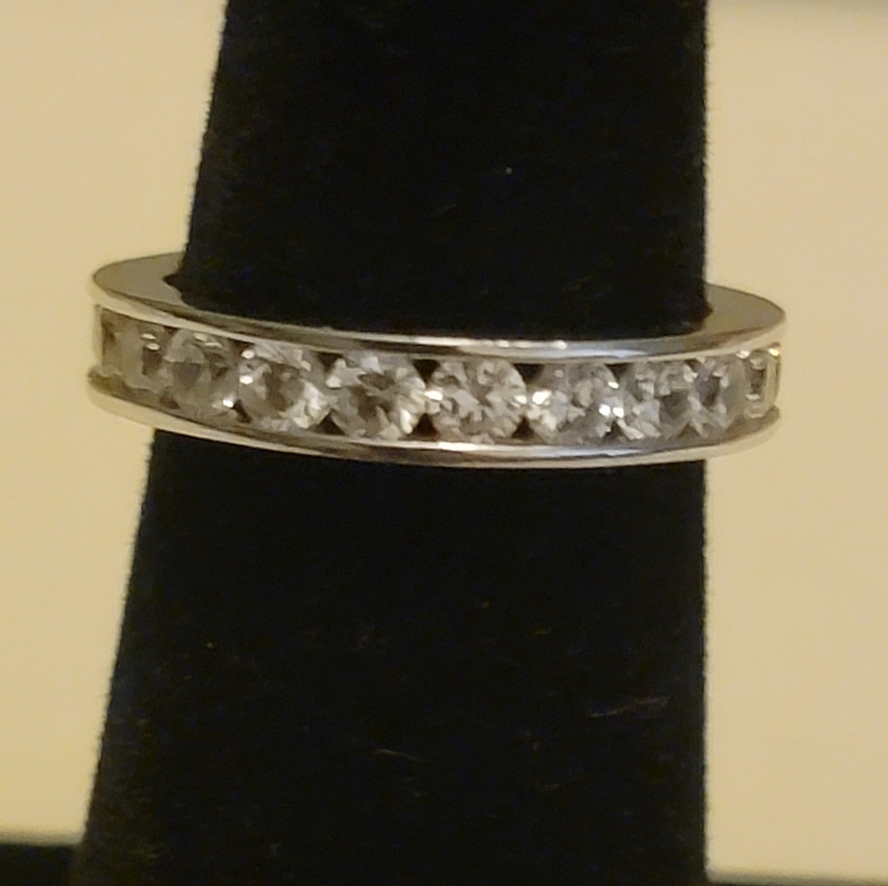 Beautiful Sterling silver 925 cz ring size 5.75